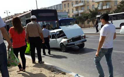 Bakıda avtobus qəzası: yaralılar var, FOTOLAR